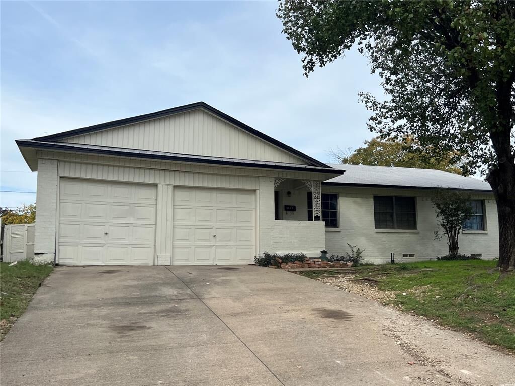 Property Photo:  3017 Valwood Parkway  TX 75234 