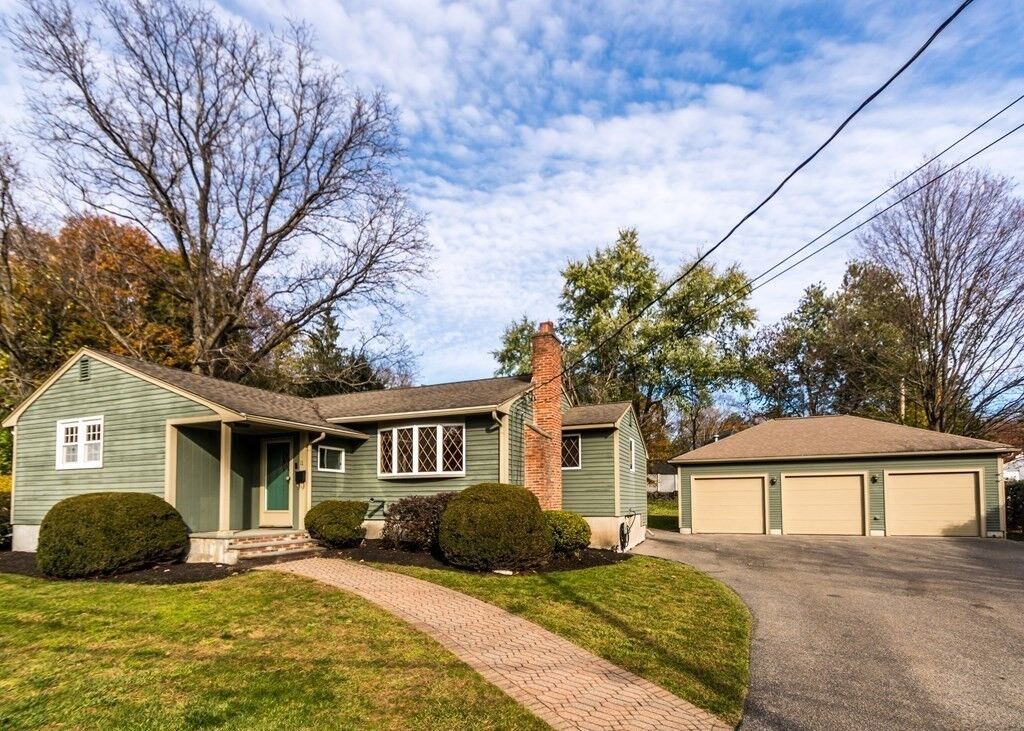 Property Photo:  11 Glen Circle  MA 02451 