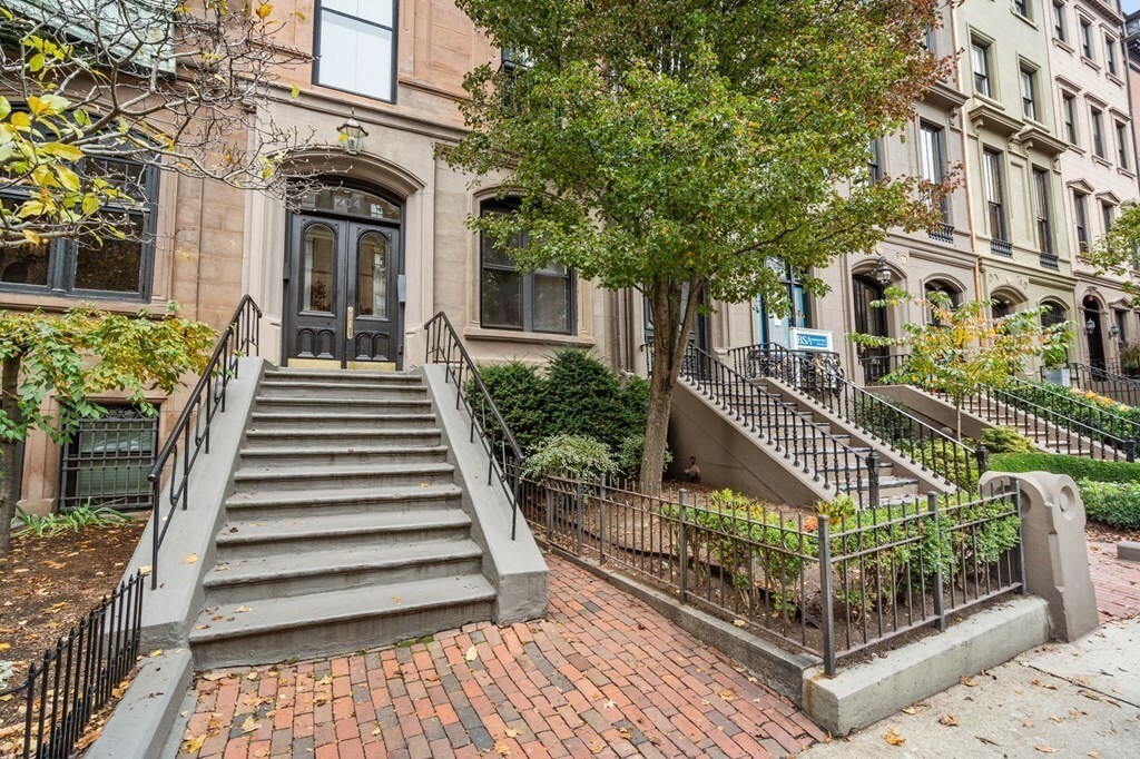 Property Photo:  204 Beacon Street B  MA 02116 