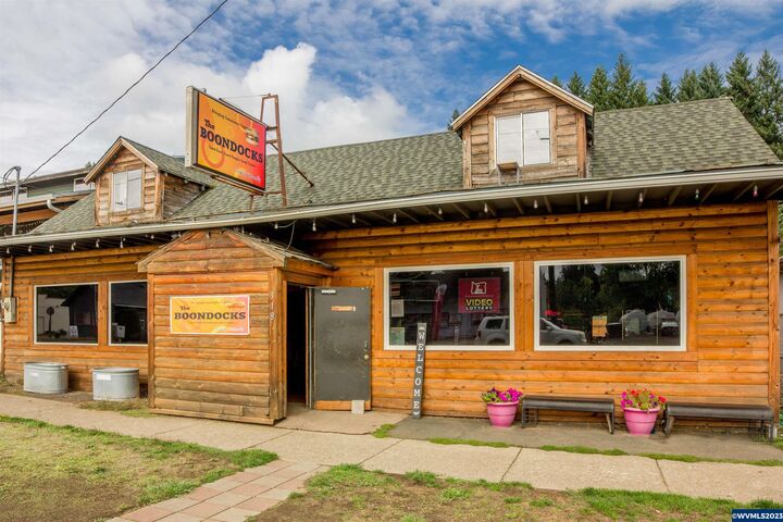 Property Photo:  318  Main St N  OR 97344 