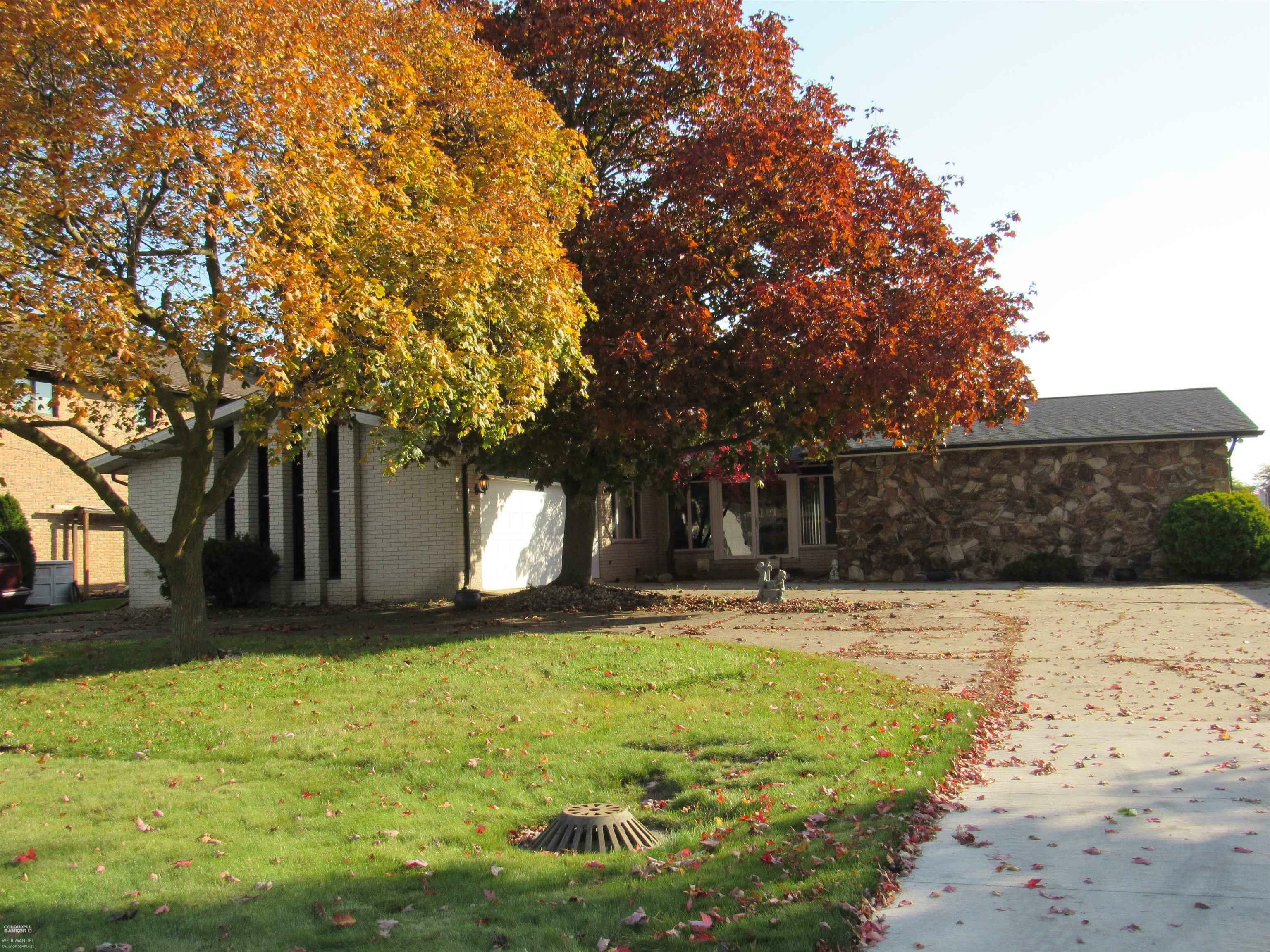 Property Photo: 41576 Clairpointe MI 48045