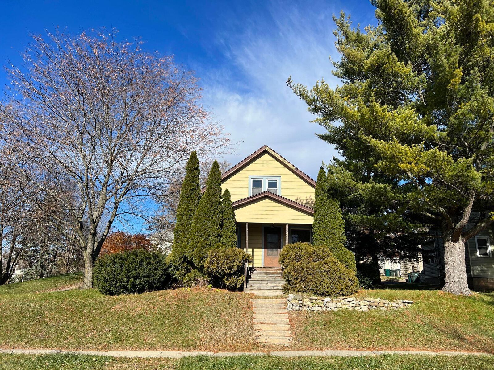 Property Photo:  108 Edgewood Ln  WI 53095 