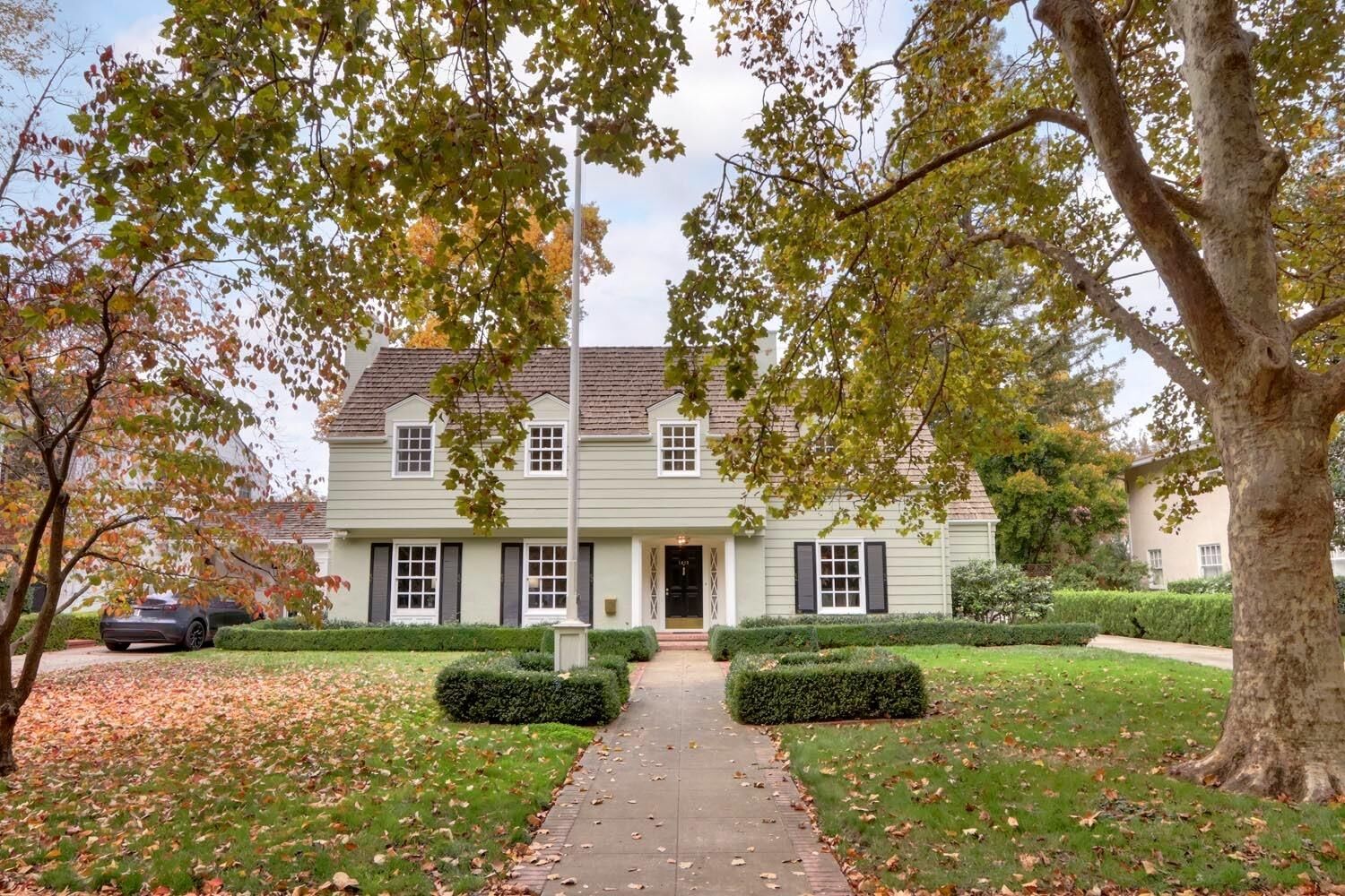 Property Photo:  1413 11th Avenue  CA 95818 