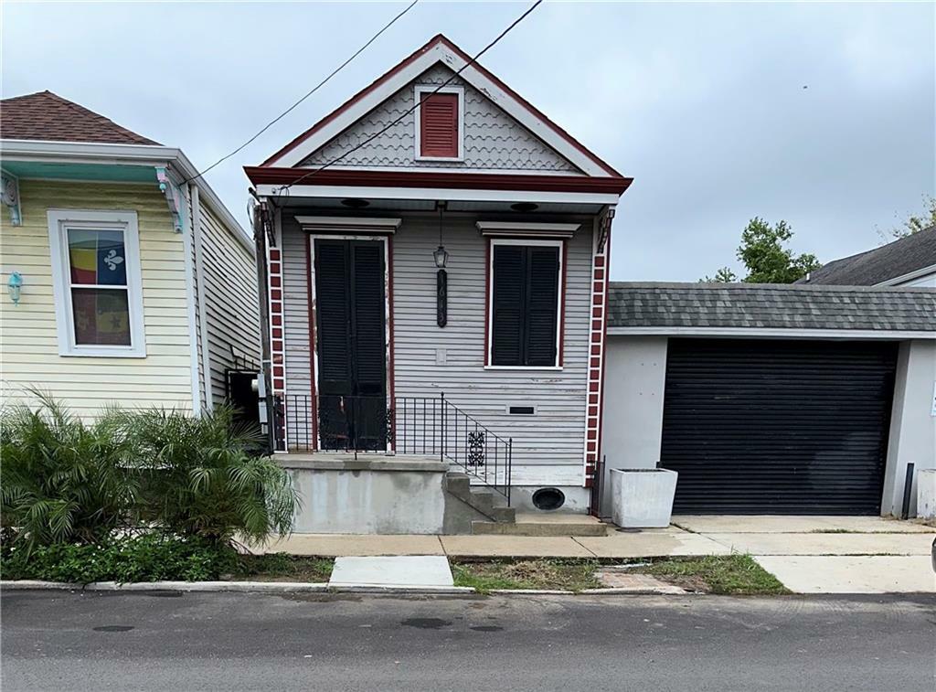 Property Photo:  1613 N Prieur Street  LA 70116 