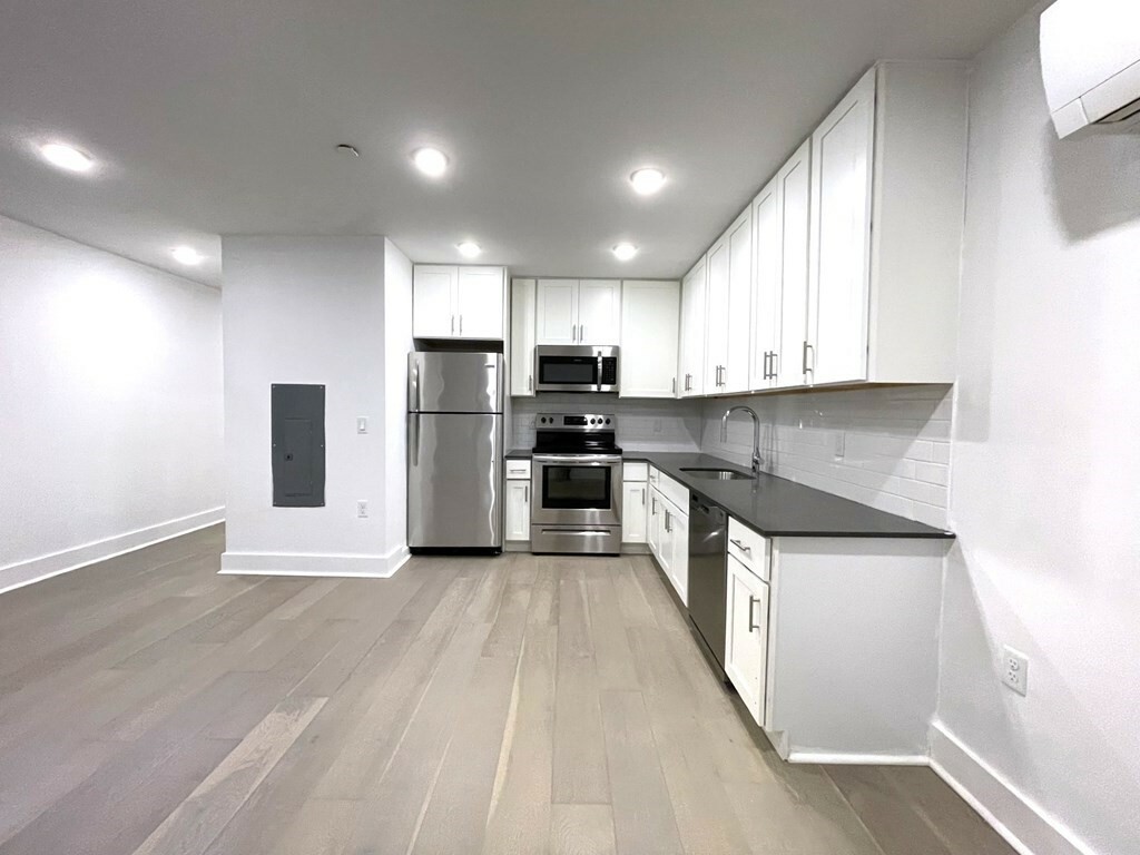 Property Photo: 25 Eleanor Street 106 MA 02150
