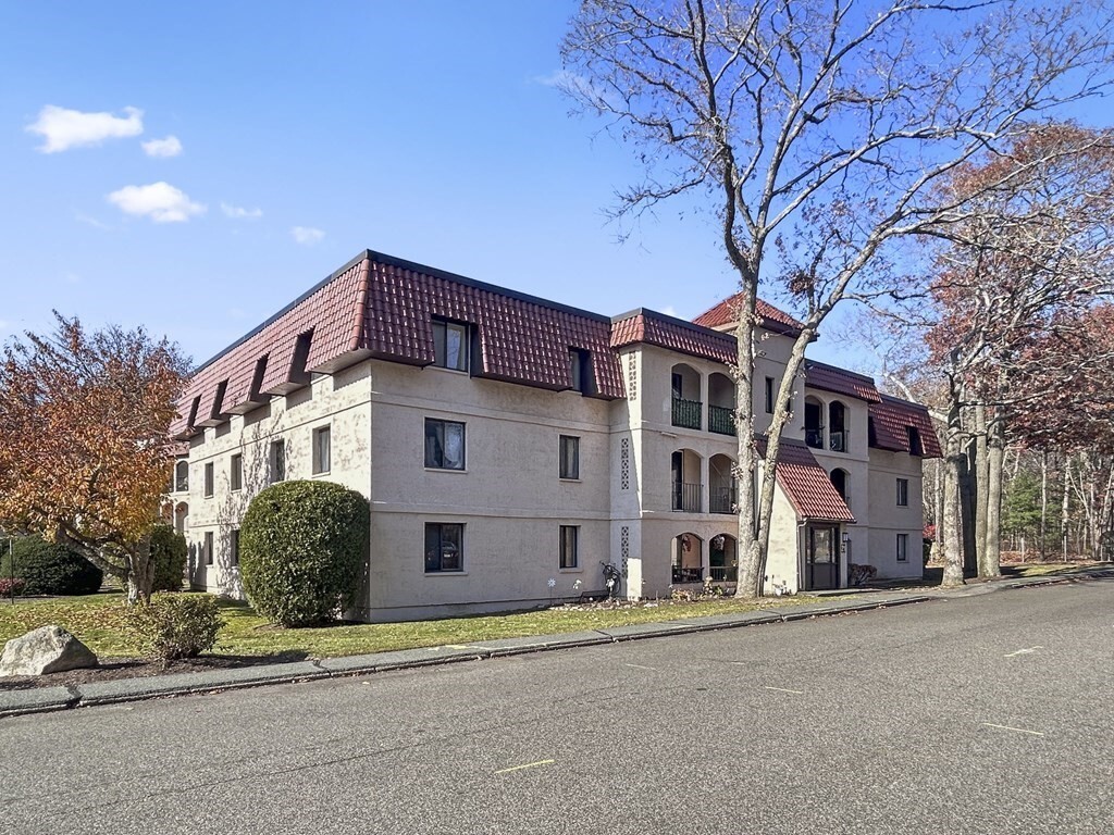 Property Photo: 685 Oak St 21-9 MA 02301