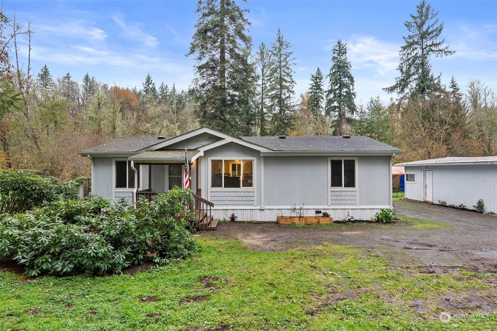 Property Photo:  118 Laurel Way  WA 98582 