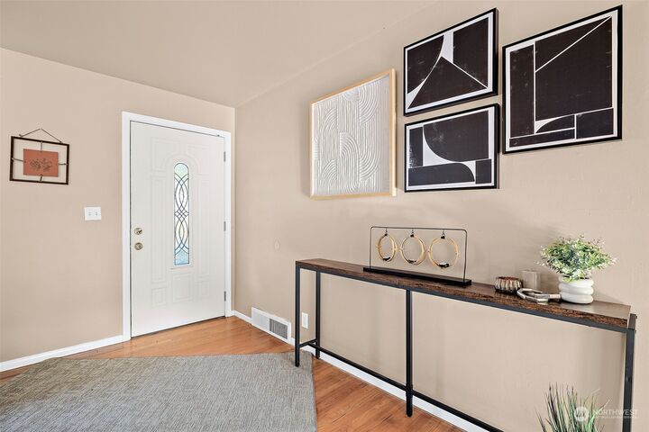 Property Photo:  523 N 166th Street  WA 98133 