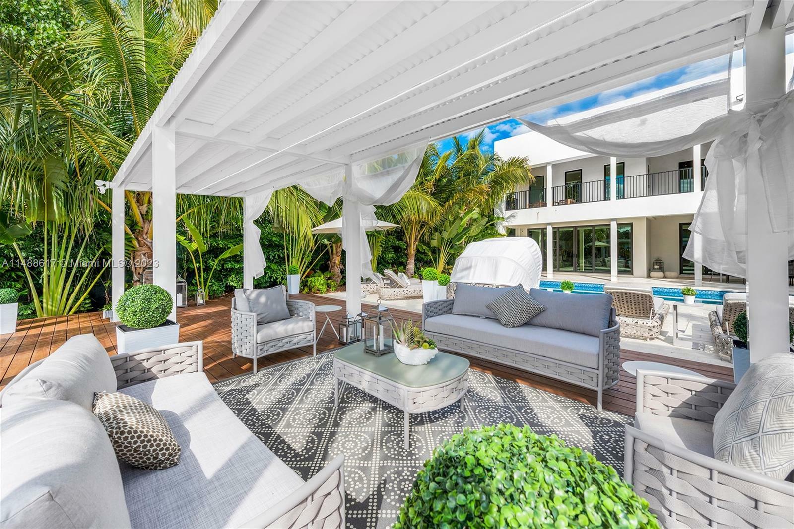 Property Photo: 3734 Chase Ave FL 33140