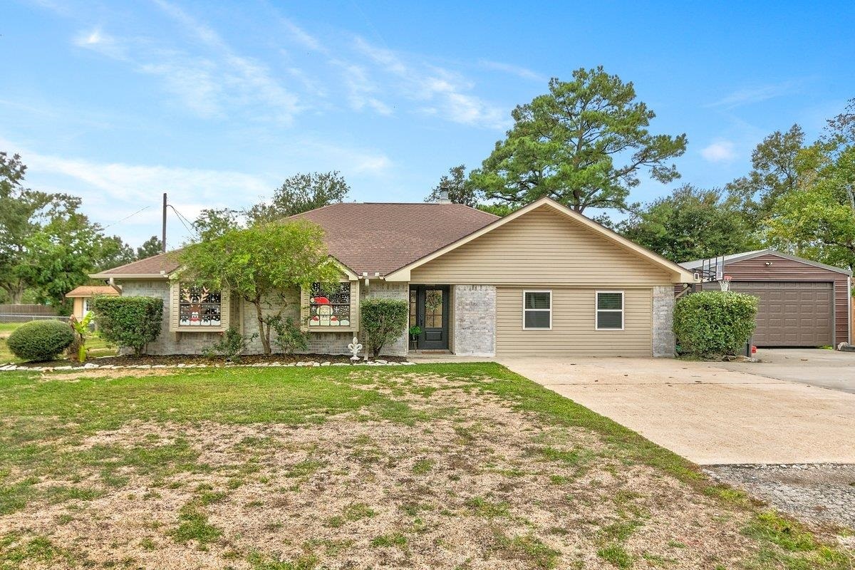 Property Photo:  187 Fernwood  TX 77611 