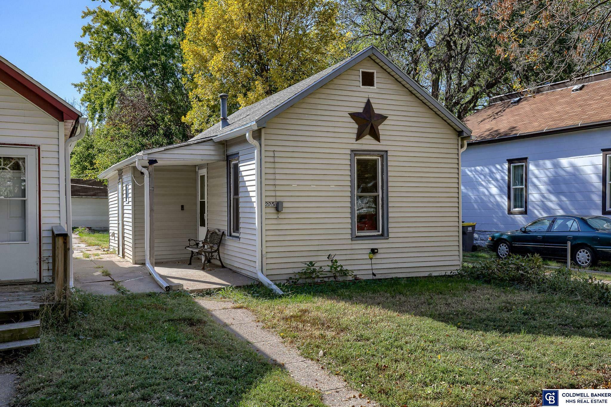 Property Photo:  225 F Street  NE 68508 