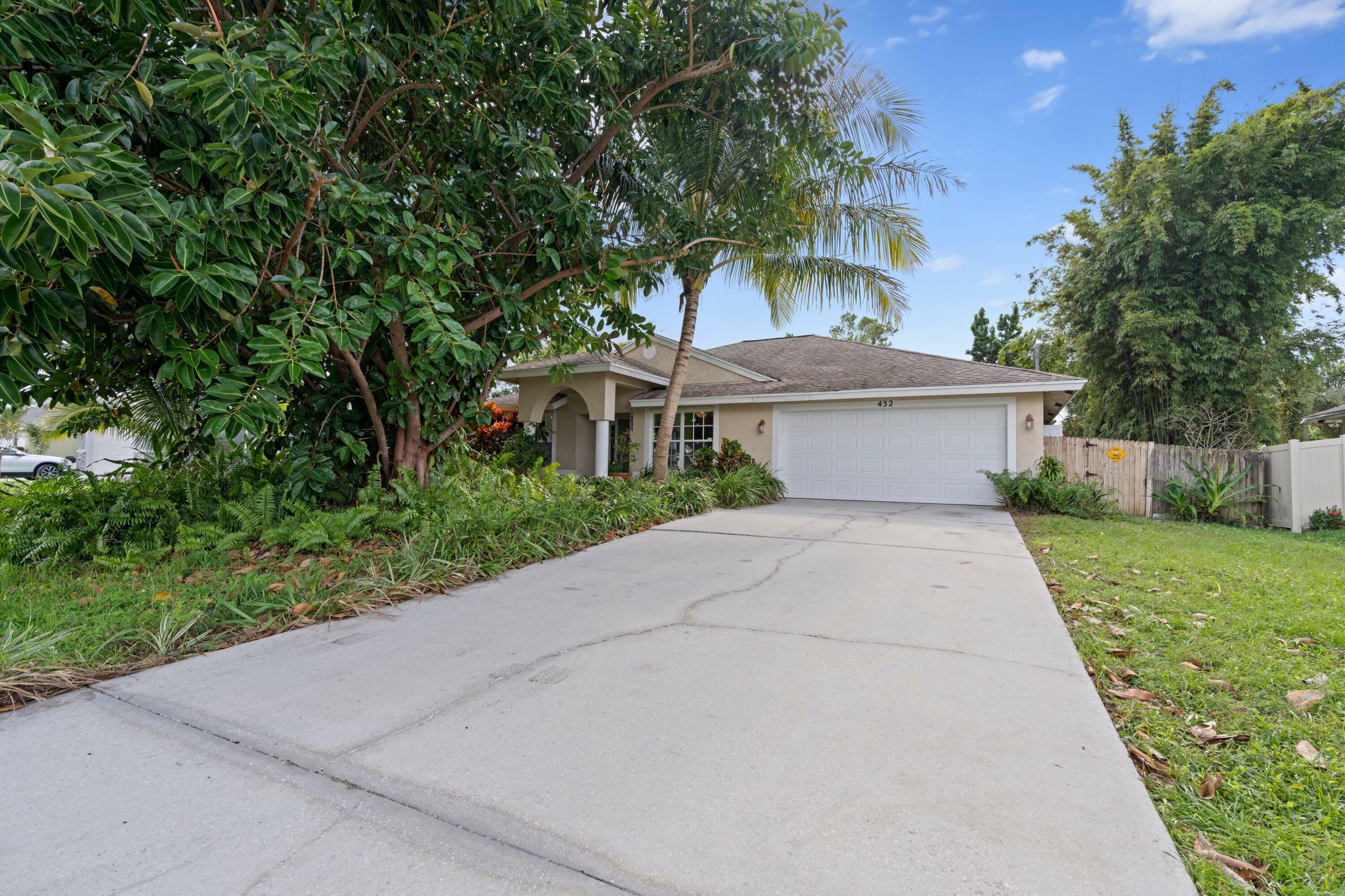 Property Photo:  432 SW Holden Terrace  FL 34984 