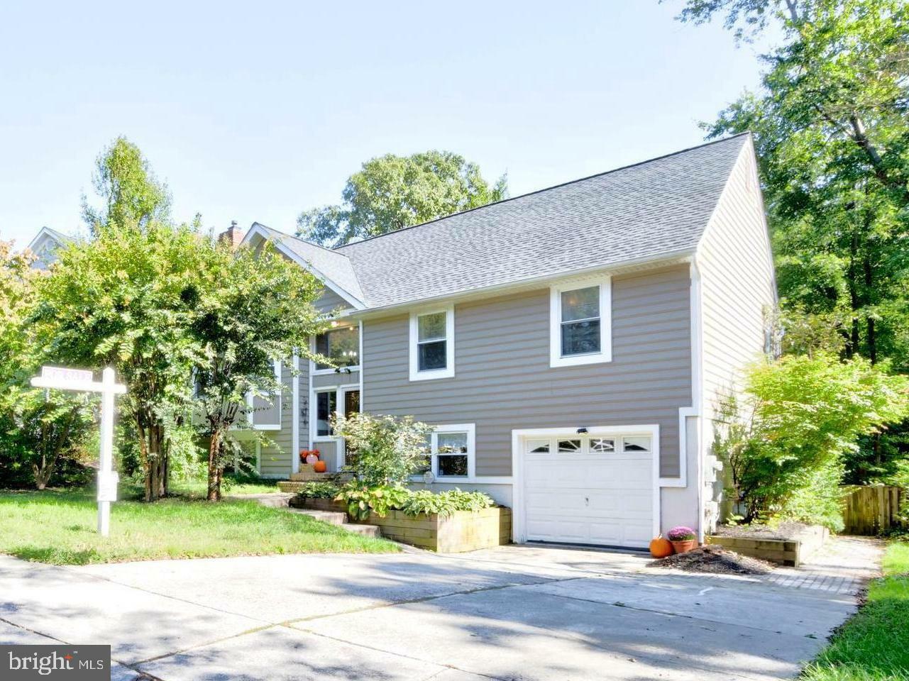 Property Photo:  273 Whistling Pine Road  MD 21146 