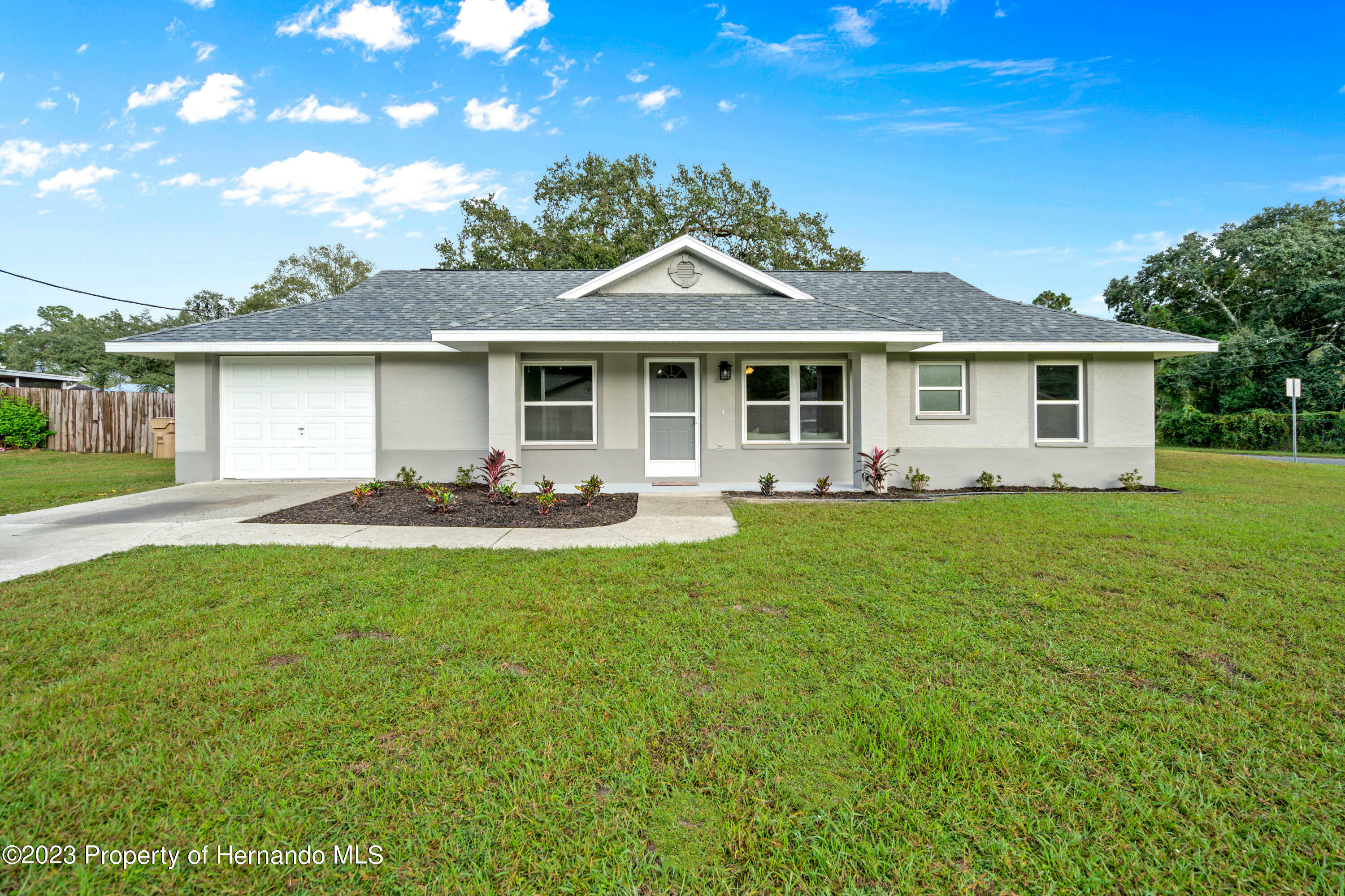 Property Photo:  12036 Meadow Lane  FL 33576 