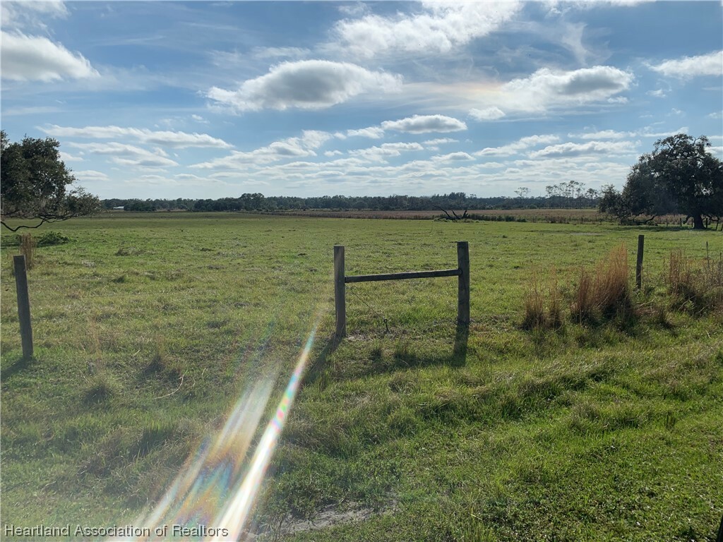 Property Photo:  1009 Cattle Ranch Road  FL 33960 