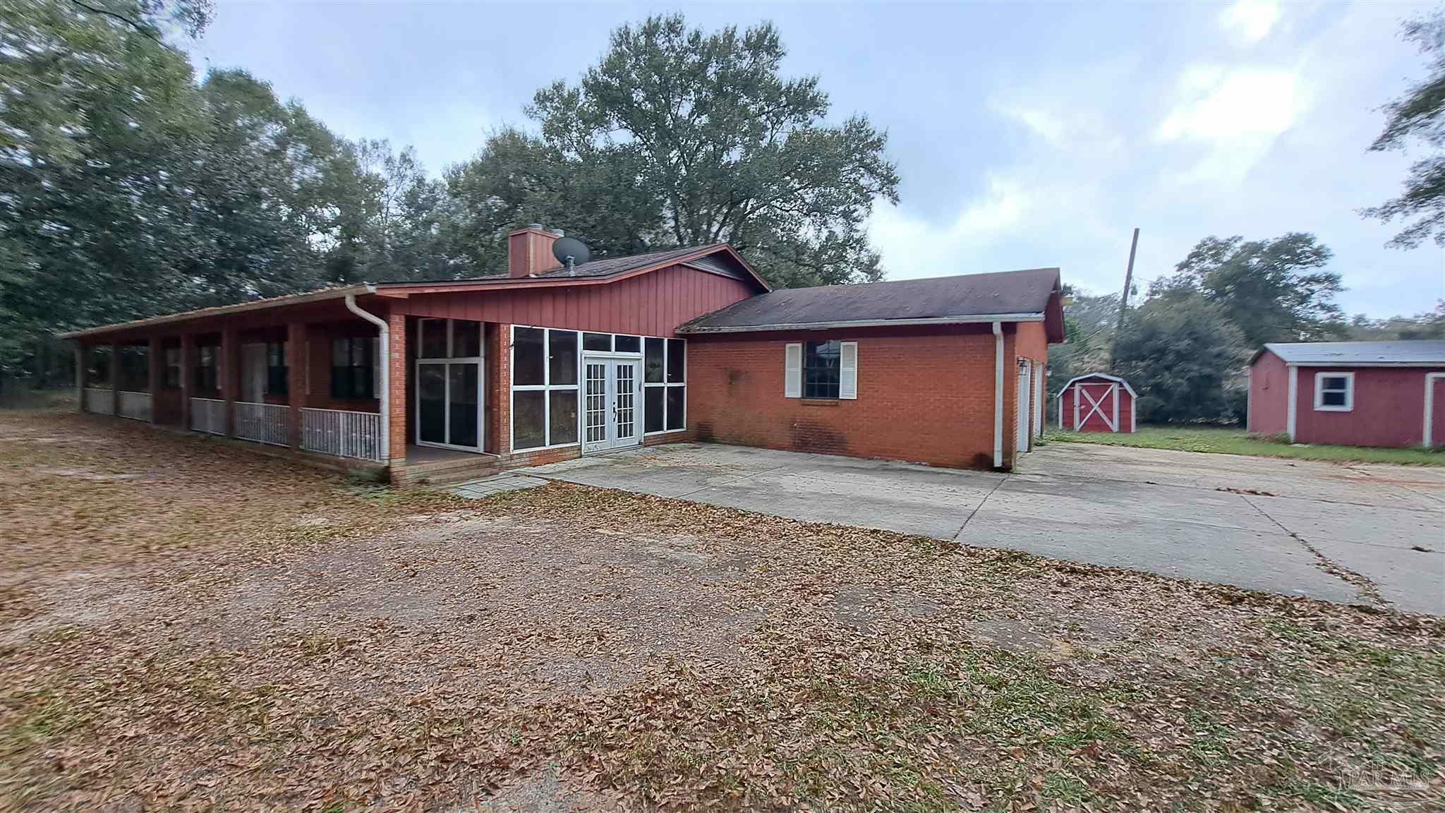 Property Photo:  1429 Chippendale Rd  FL 32533 