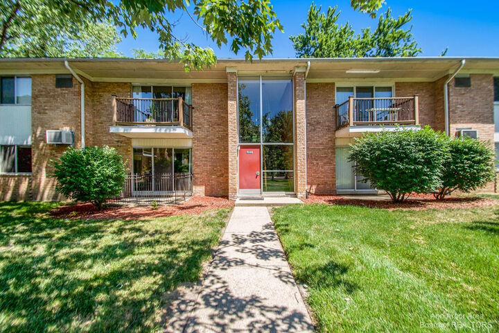 1233 Island Drive  Ann Arbor MI 48105 photo