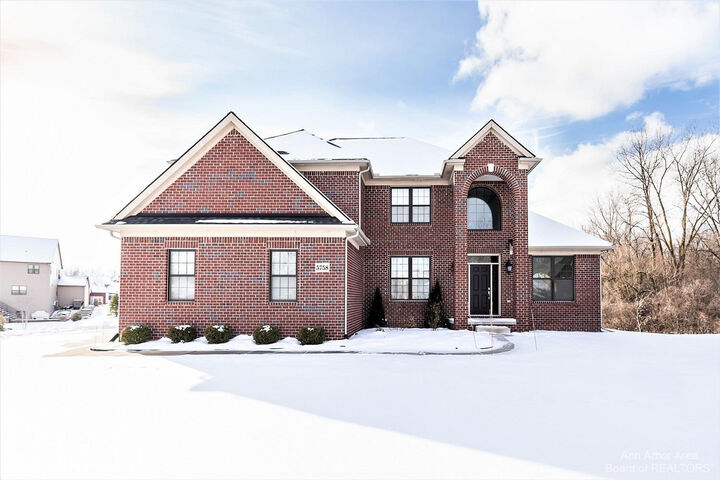 5758 Royal Park Circle  Ann Arbor MI 48108 photo