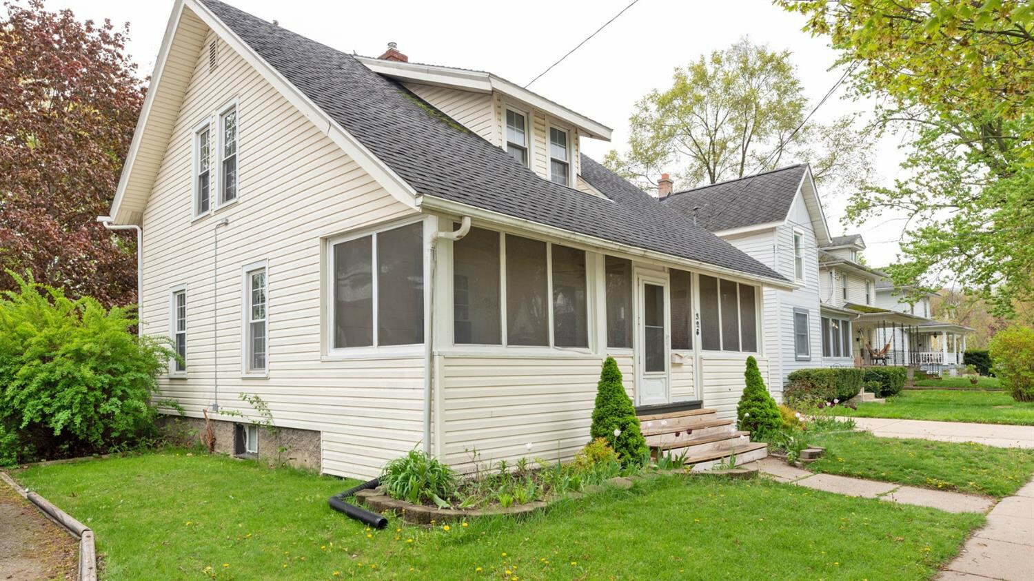 Property Photo:  328 Ferman Street  MI 48160 