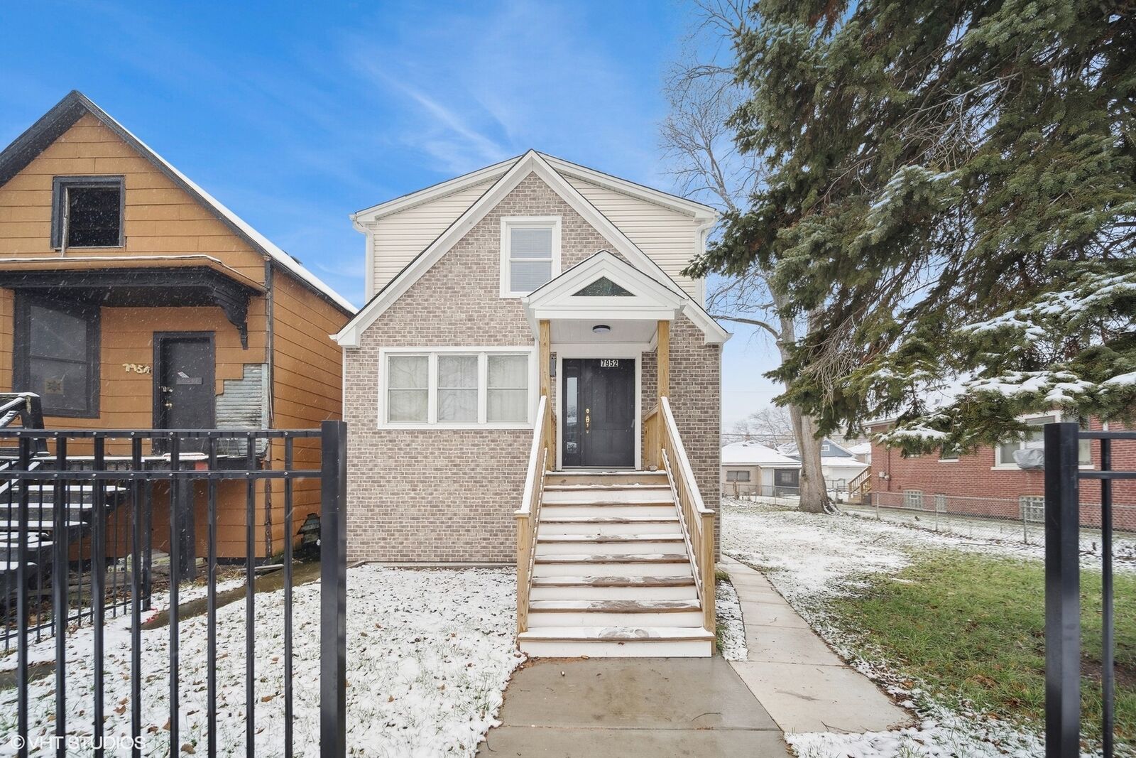 Property Photo:  7952 S Colfax Avenue  IL 60617 