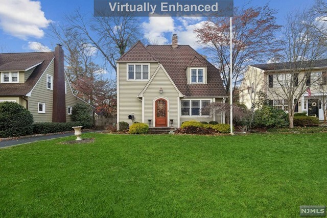 Property Photo:  239 North Central Avenue  NJ 07446 
