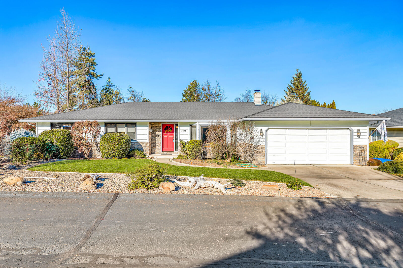 Property Photo: 2425 Republic Way OR 97504