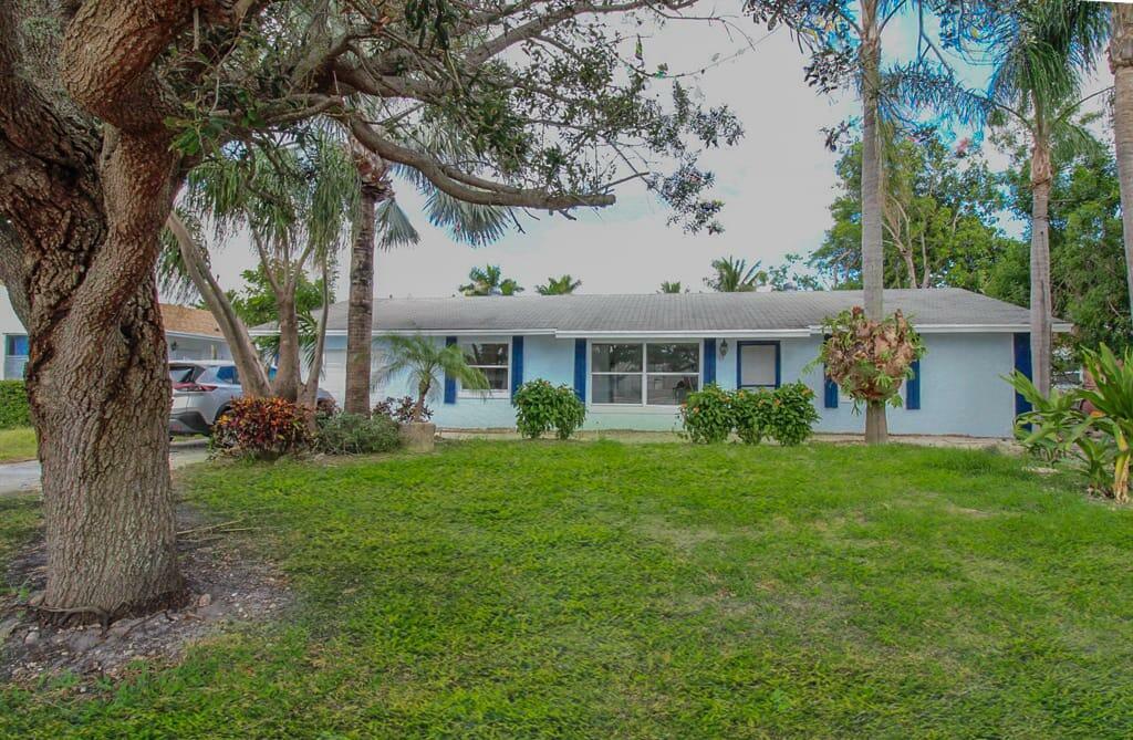 Property Photo:  1099 Oleander Road  FL 33462 