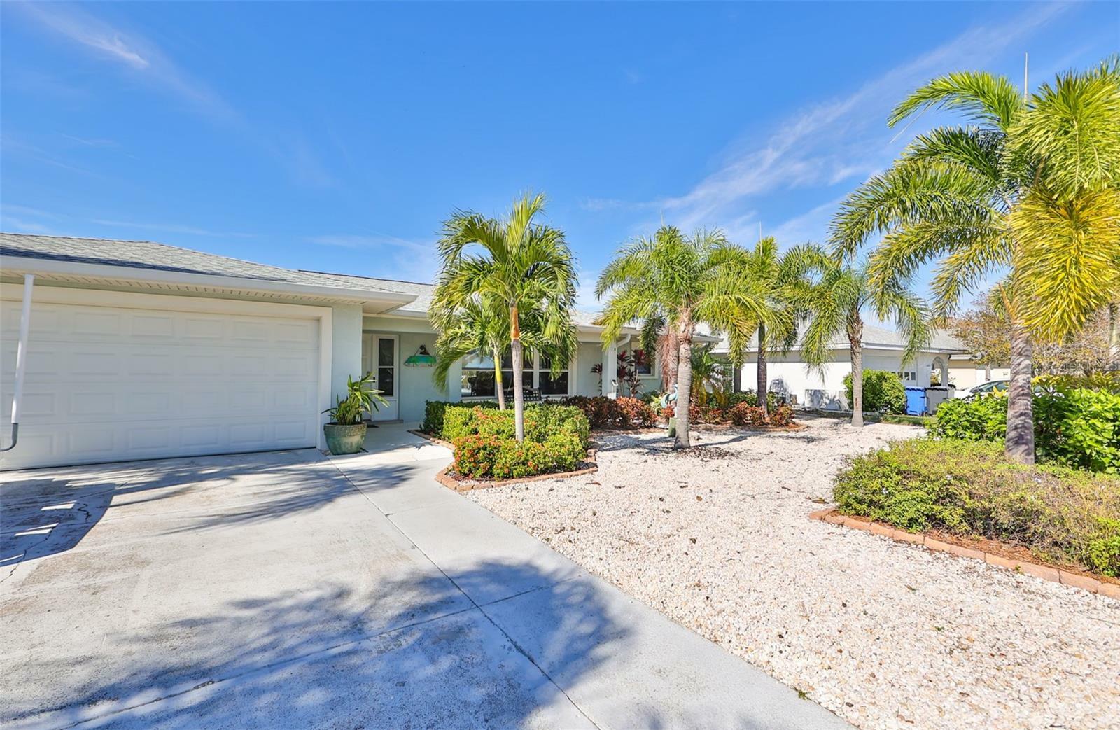 Property Photo:  6318 Cottonwood Lane  FL 33572 