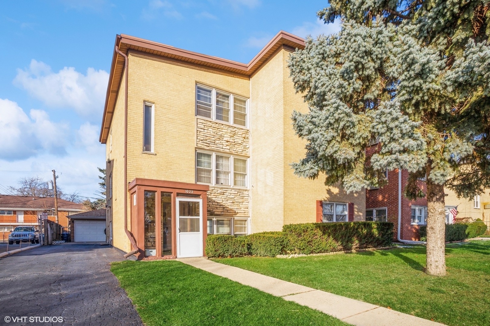 Property Photo:  1022 Arnold Court B  IL 60016 