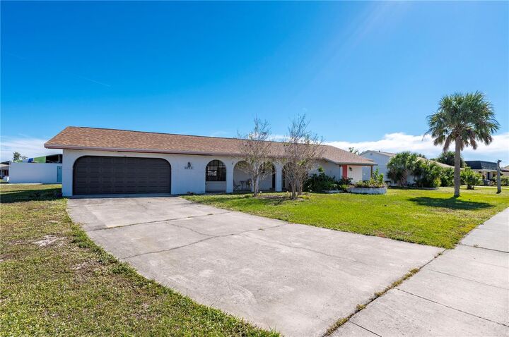 Property Photo:  6512 Coliseum Boulevard  FL 33981 