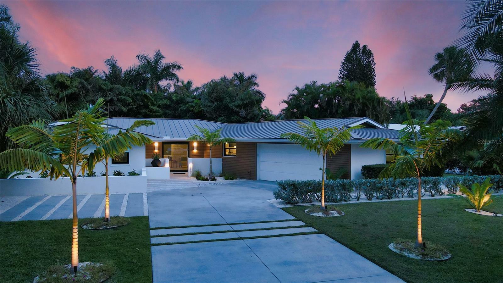 Property Photo:  217 Bird Key Drive  FL 34236 