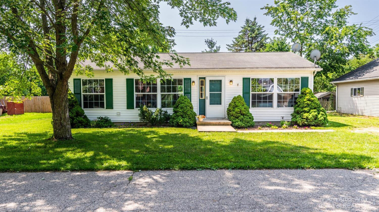 Property Photo:  518 Hurd Street  MI 48160 