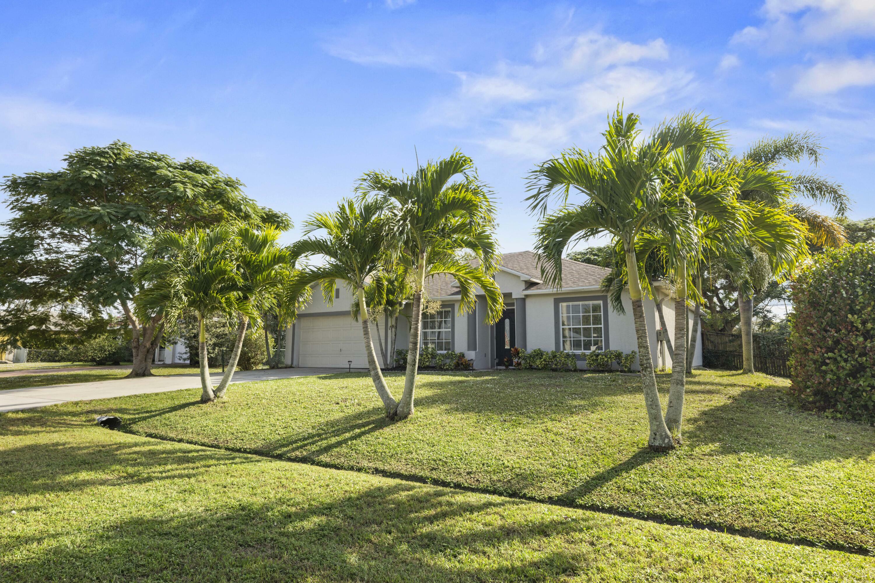 Property Photo:  198 SW Glenwood Drive  FL 34984 