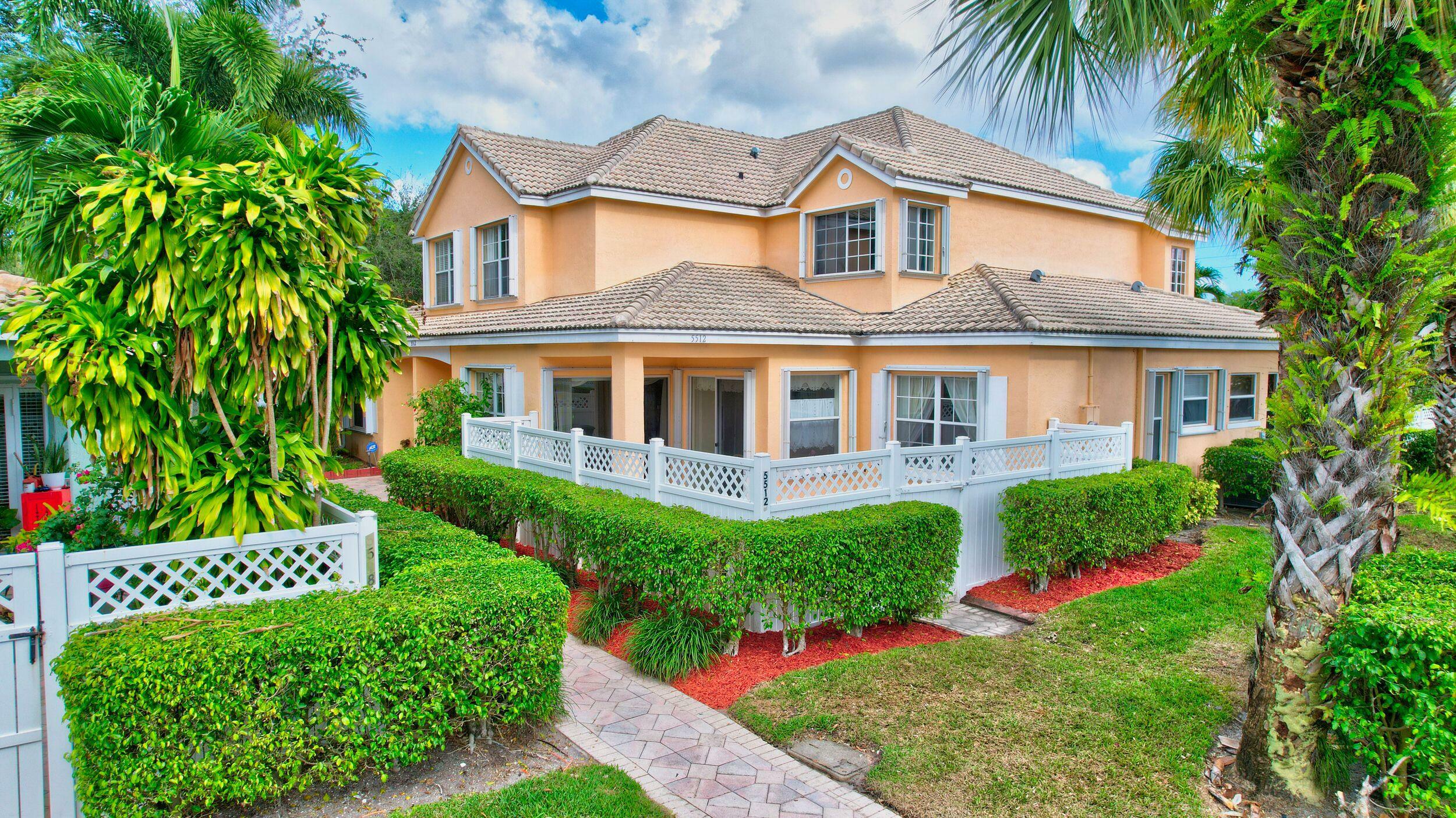 Property Photo:  5512 Boynton Gardens Drive  FL 33437 