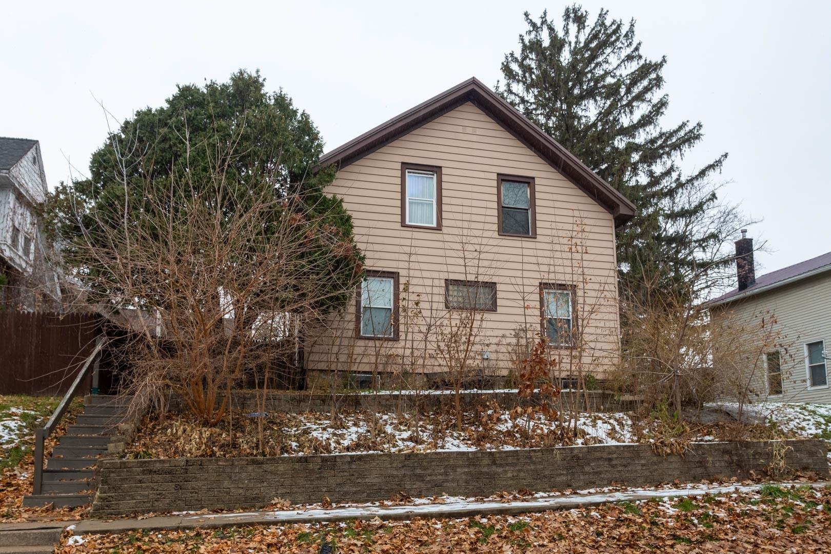 Property Photo:  1129 Race Street  IA 52001 