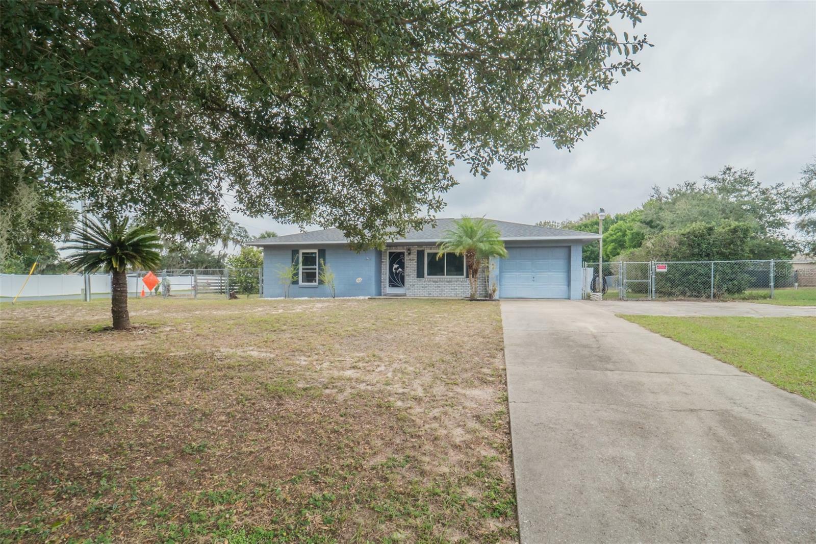 Property Photo:  36231 Stratford Court  FL 32735 