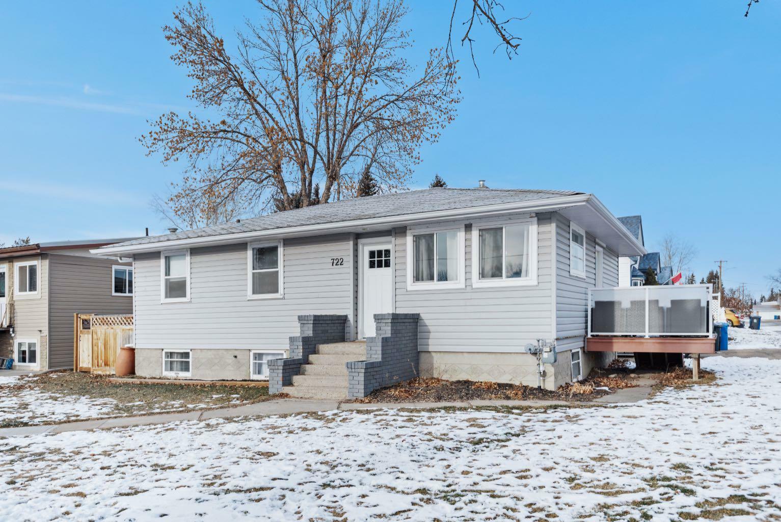 Property Photo: 722 Main Street AB T0M 2A0