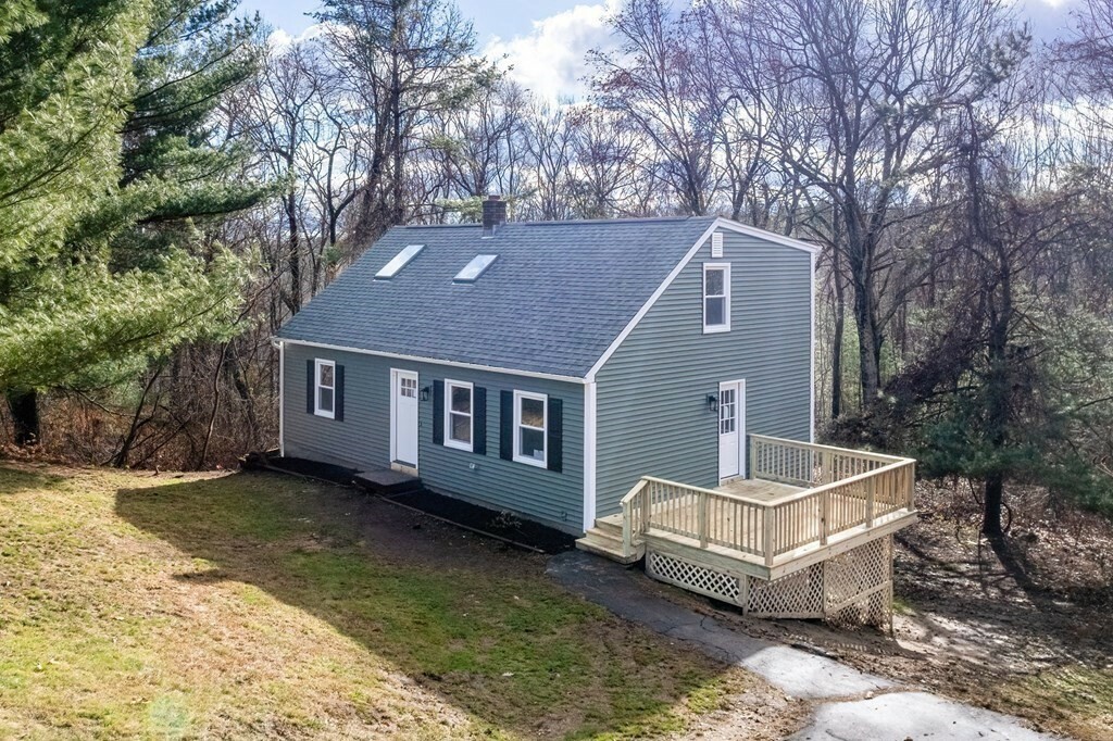 Property Photo:  9 Hillside Rd  MA 01611 