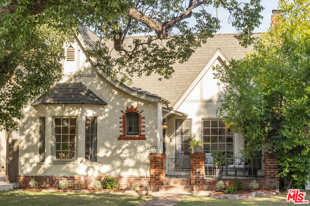 Property Photo: 2022 Glendon Ave CA 90025