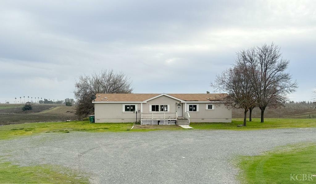 Property Photo:  23857 Avenue 104  CA 93270 