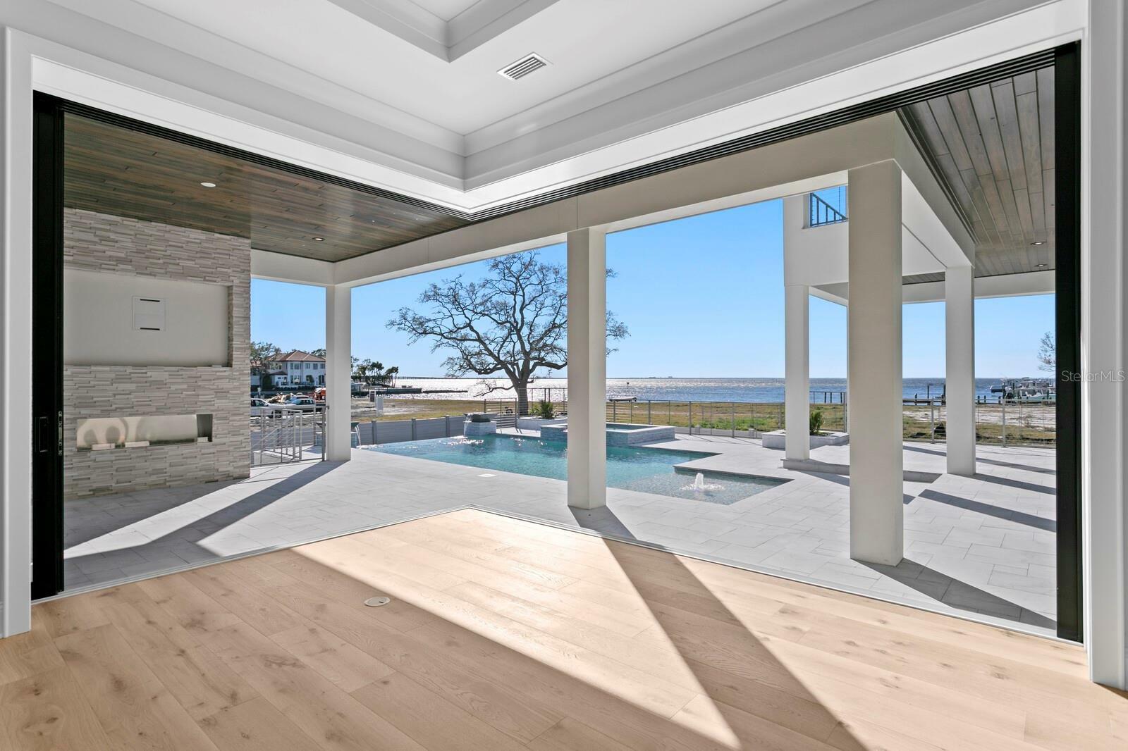 Property Photo: 5032 W Longfellow Avenue FL 33629