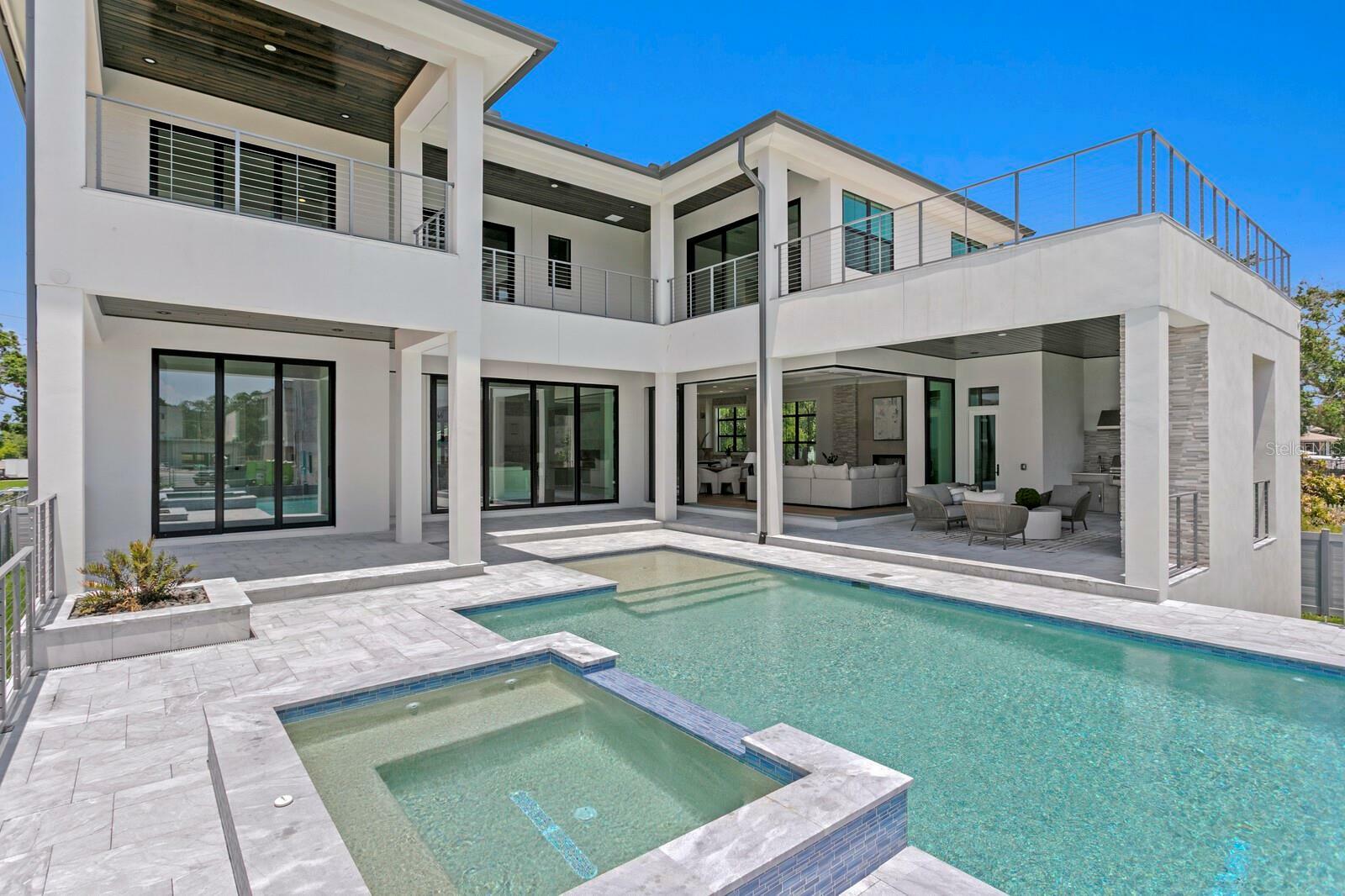 Property Photo: 5032 W Longfellow Avenue FL 33629