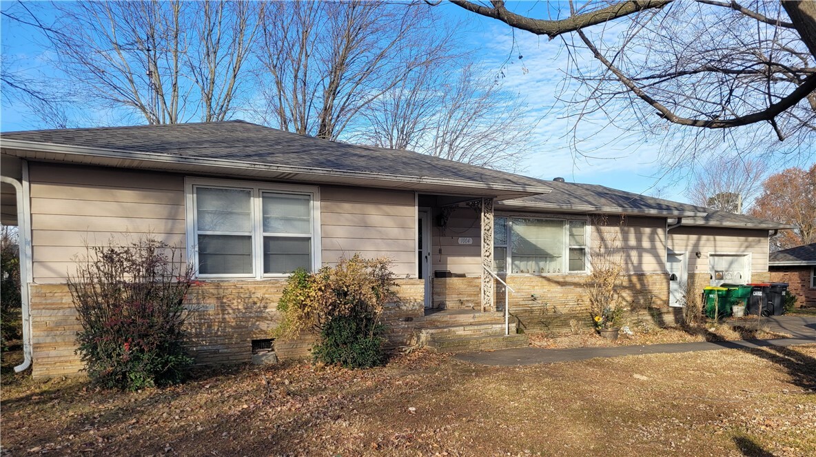 Property Photo:  1004 Shipley Street  AR 72764 