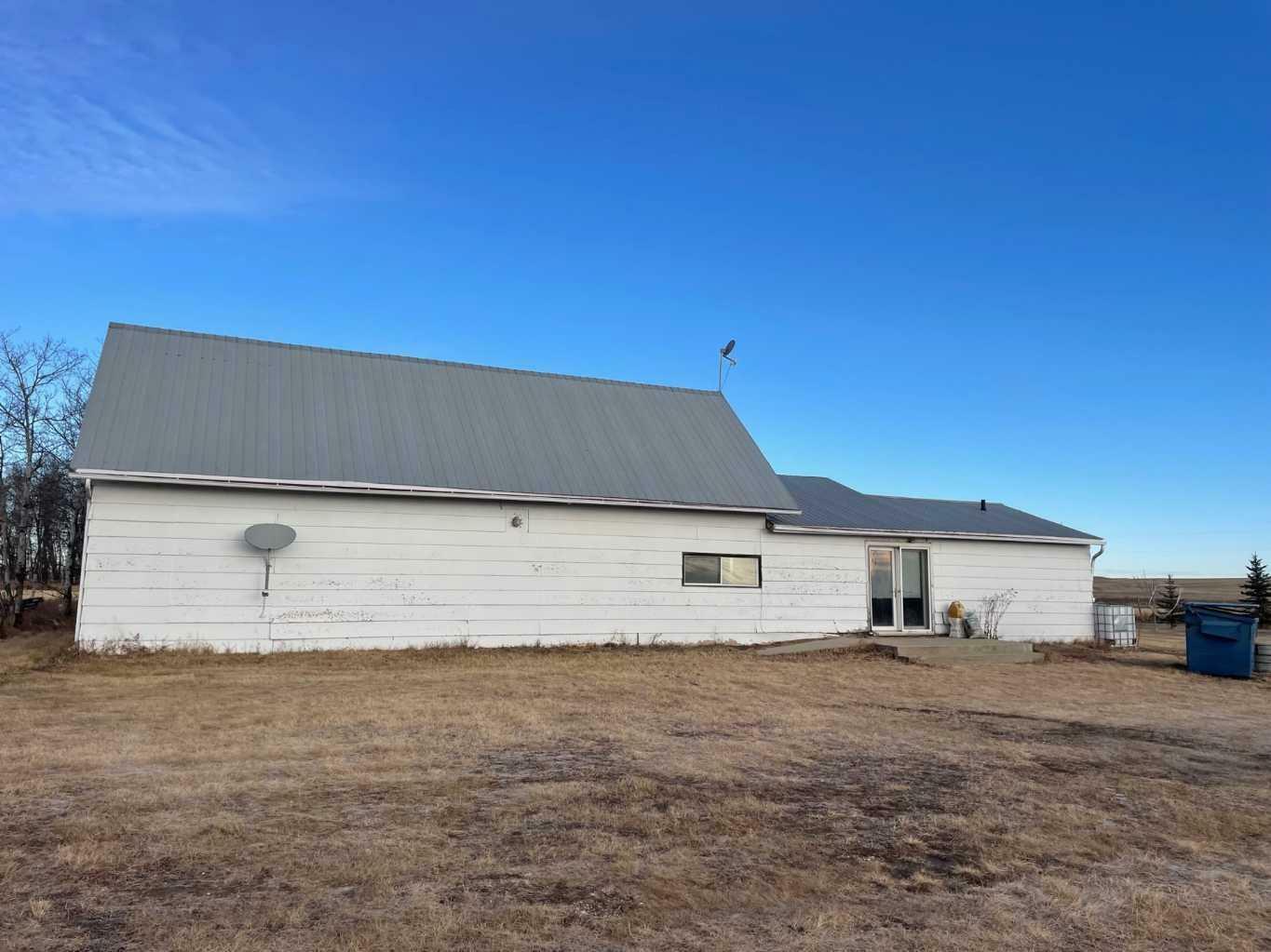 Property Photo:  480010 Rge Rd 104  AB T0C 2H0 