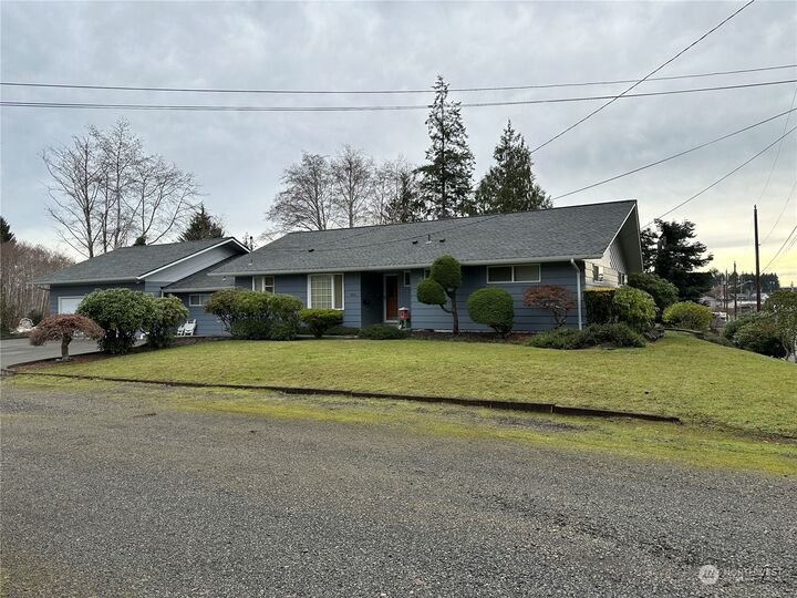 House for sale in Cosmopolis 825 Cowper Street, Cosmopolis, WA 98537