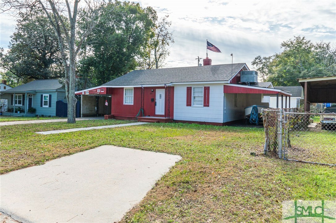 Property Photo:  2113 Hawthorne Street  GA 31404 