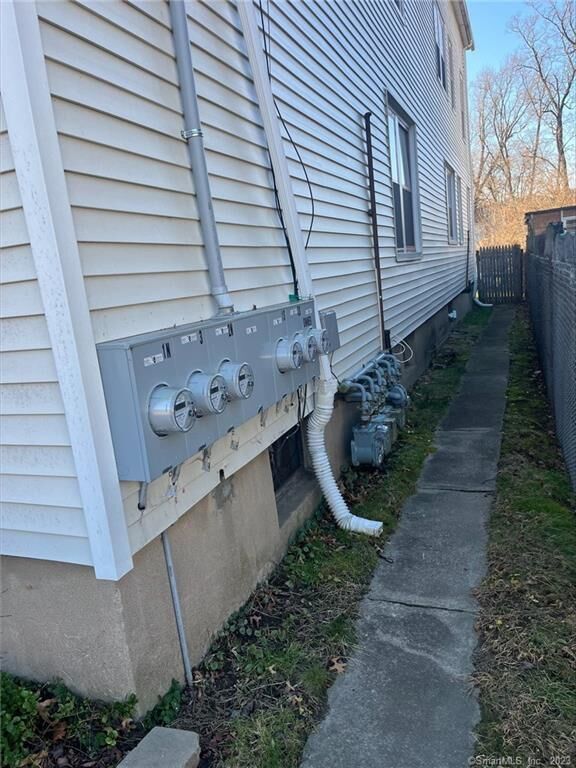 Property Photo: 693 Garden Street CT 06112