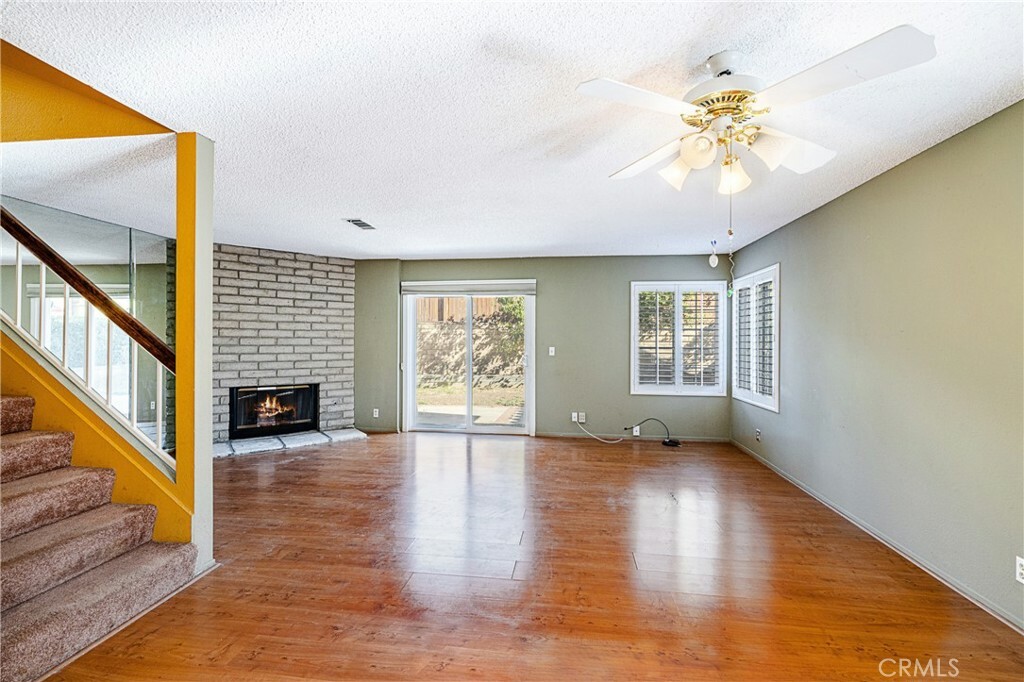 Property Photo:  820 Chelsea Ct. Court  CA 93065 