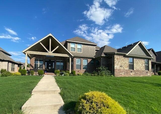 Property Photo:  2202 NE Steinbeck Drive  AR 72712 