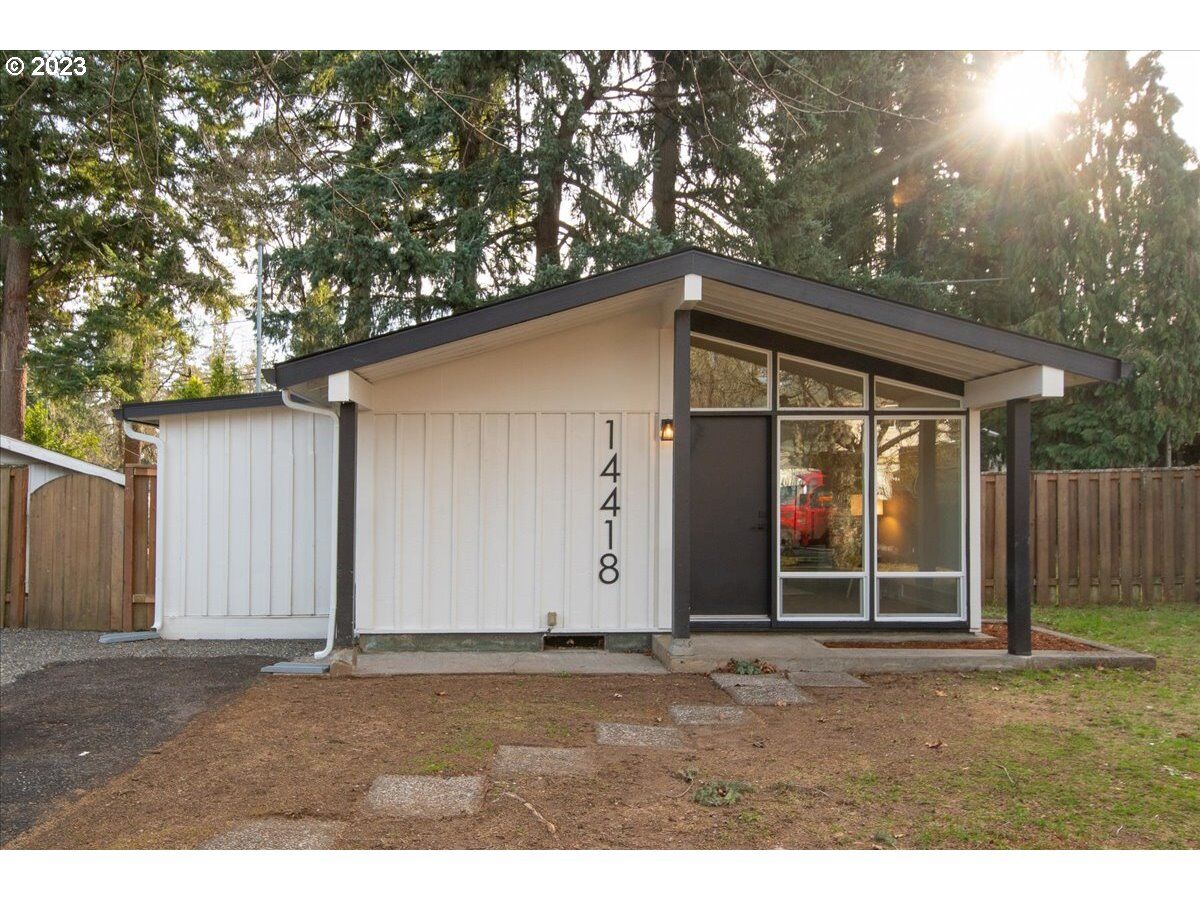 Property Photo: 14418 SE Harrison St OR 97233